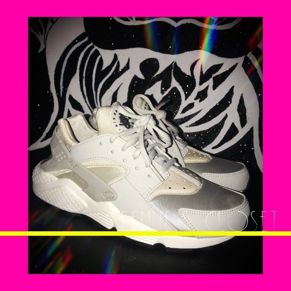 Nike Shoes - Nike Air Silver Huarache